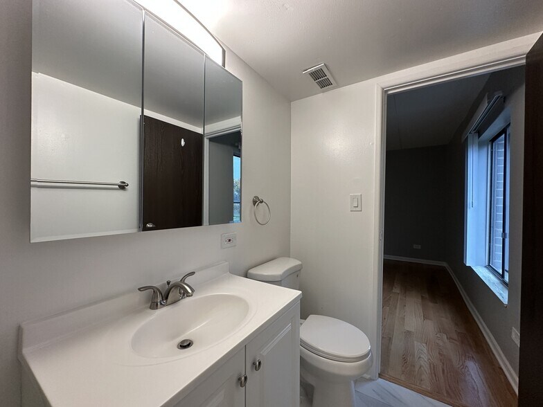 Building Photo - 525 N Quentin Rd