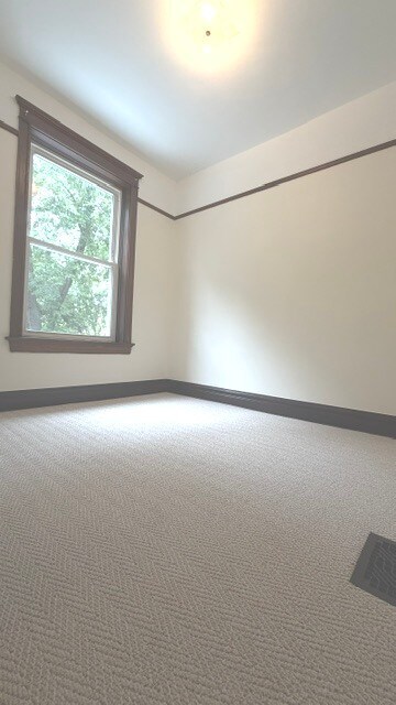 Building Photo - 4511 N Greenview Ave
