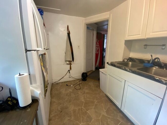 Building Photo - $625 | ROOMMATE WANTED | 7 Bedroom, 3 Bathroom House | Available for Immediate Move-In