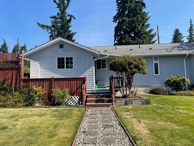 Building Photo - 2 BR/1.75 BA home in Edmonds