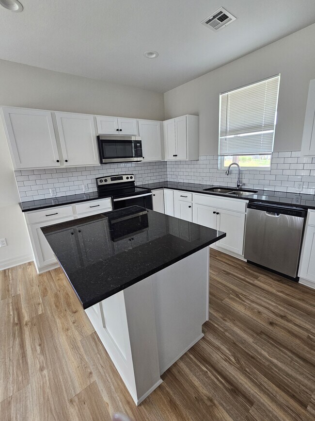 Building Photo - 1812 E Village Estates Dr