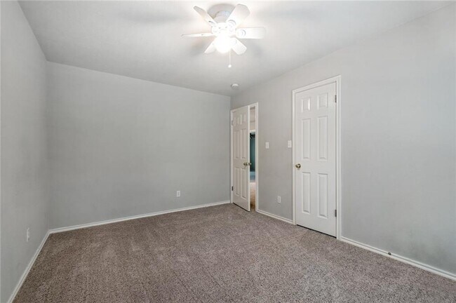 Building Photo - 4229 Kingsburg Dr
