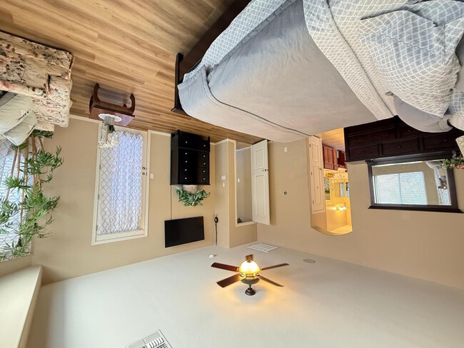 Building Photo - 1928 W Spur Dr