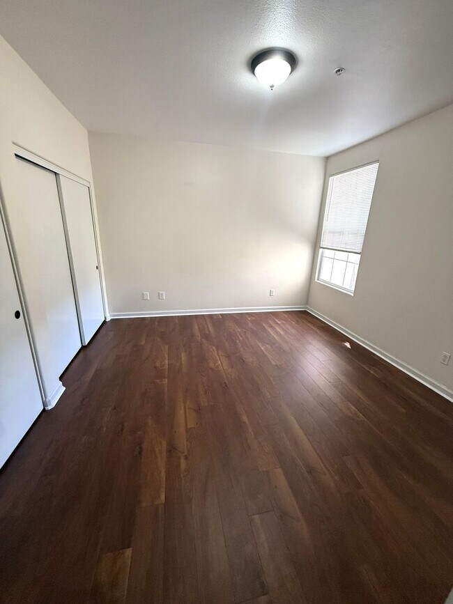 Building Photo - 610 Sunrise Dr