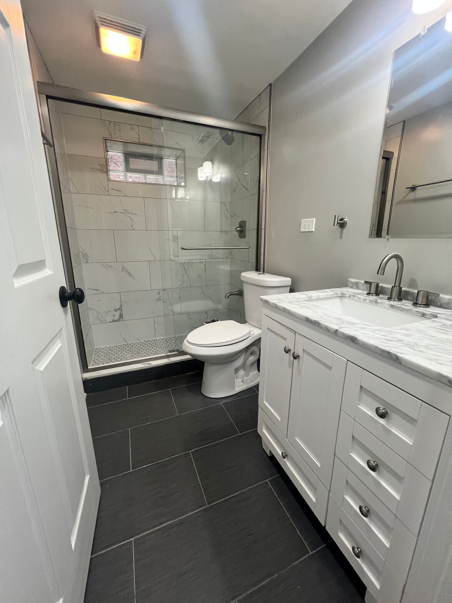 Building Photo - 3748 W Windsor Ave