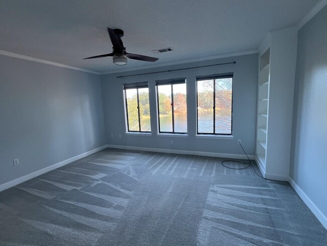 Building Photo - 108 Southlake Ct