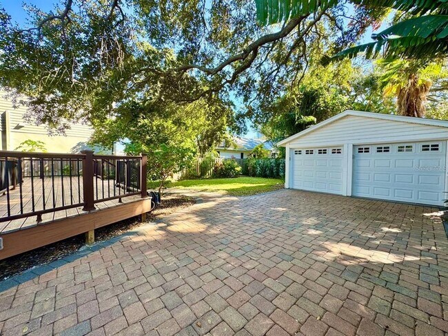 Building Photo - 3112 W Palmira Ave