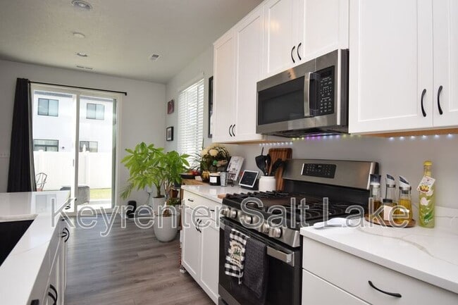 Building Photo - 2964 S 2500 W St