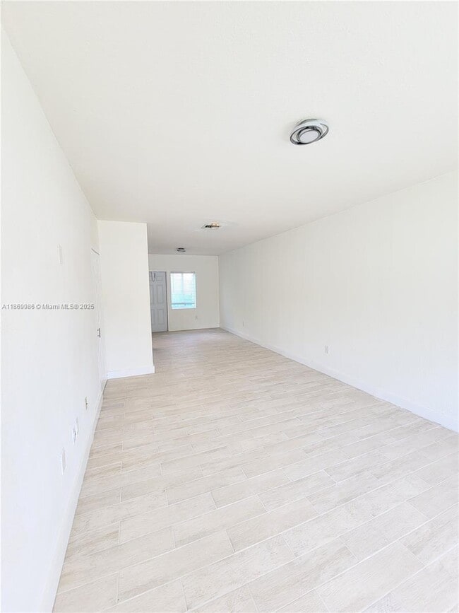 Building Photo - 483 NW 84th Ln