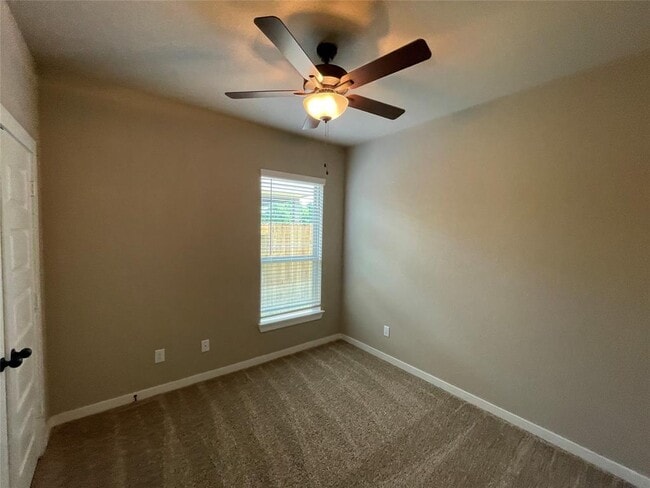Building Photo - 9765 Grosbeak Ln