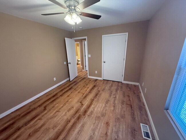 Building Photo - 1707 Hanover Blvd