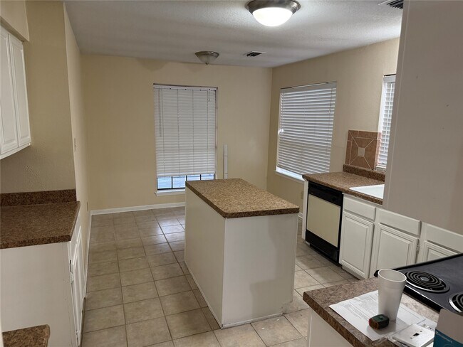 Building Photo - 9 Dewthread Ct