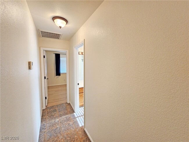 Building Photo - 3120 E Easy St