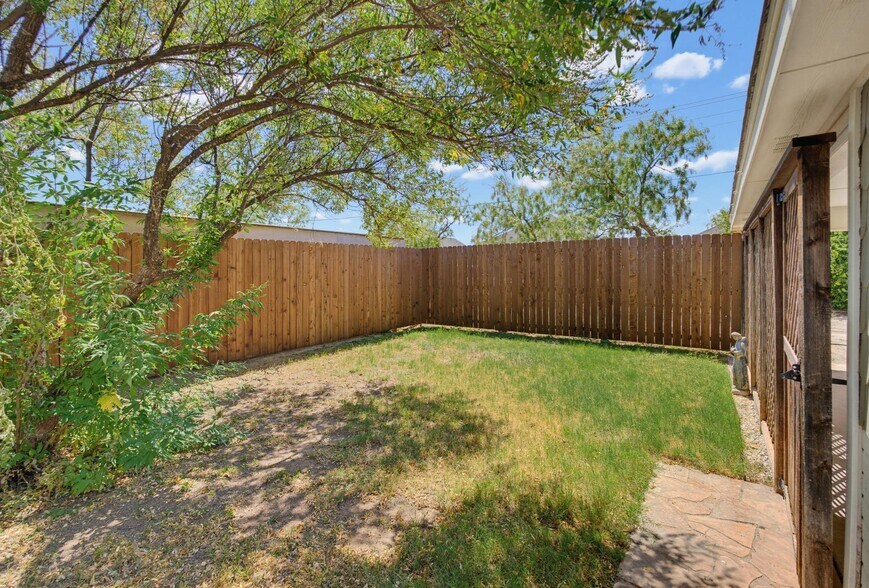 Building Photo - 286 Pilgrim Rd