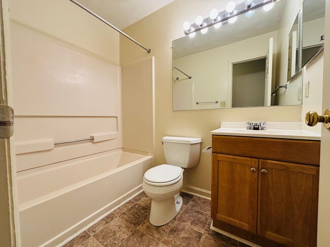 Building Photo - 400A Berryfield Lane
