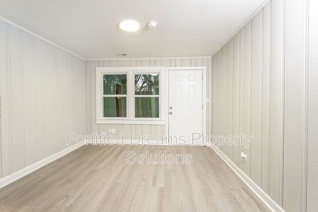 Building Photo - 1207 Thomason St