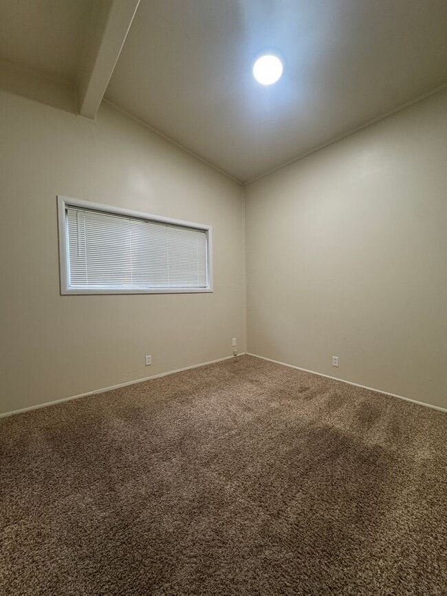 Building Photo - (HAR2) 2 Bedroom, 1 Bath Single Family Home