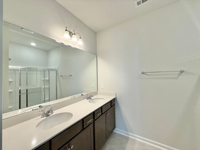 Building Photo - **OFFERING REFUNDABLE APPLICATION FEES** New Construction 3BD, 2.5BA Garner Townhome with a 1-Car...