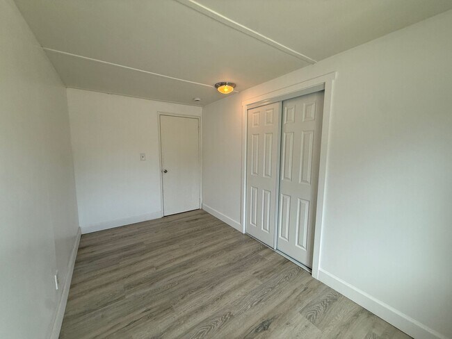 Building Photo - W20500