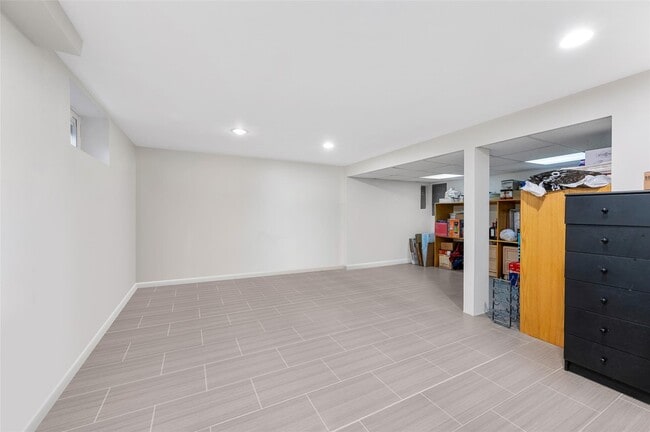Building Photo - 7 Robbins Ln