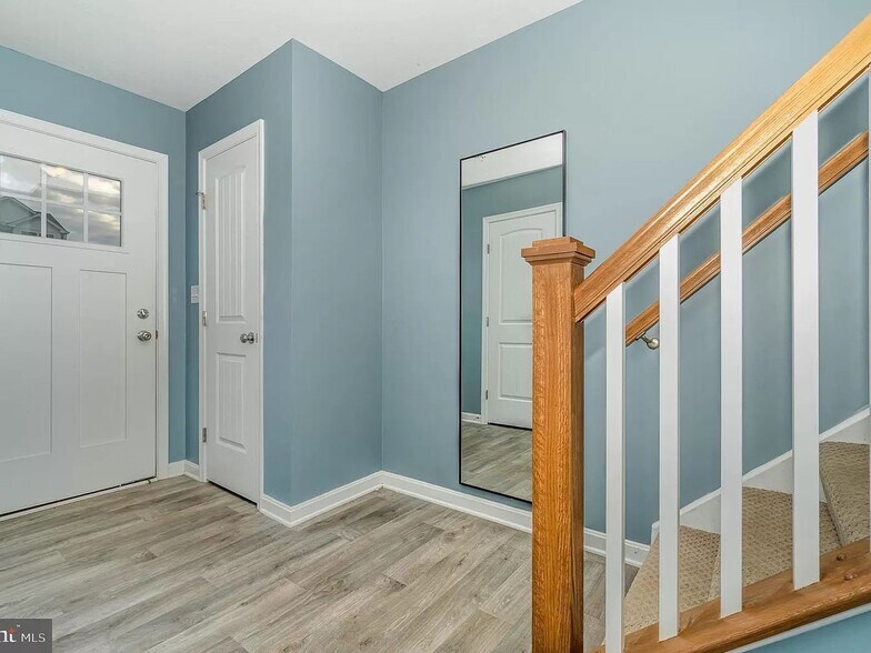 Building Photo - 502 Charles Ave