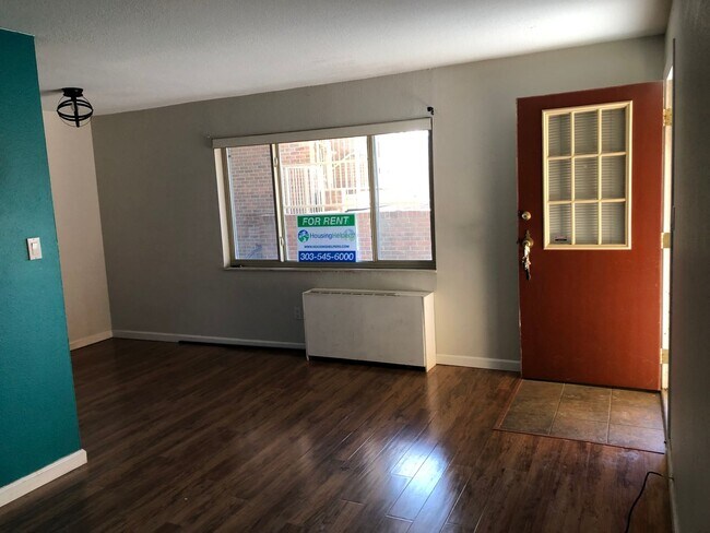 Building Photo - One Bedroom Main Level Condo for Rent Near CU