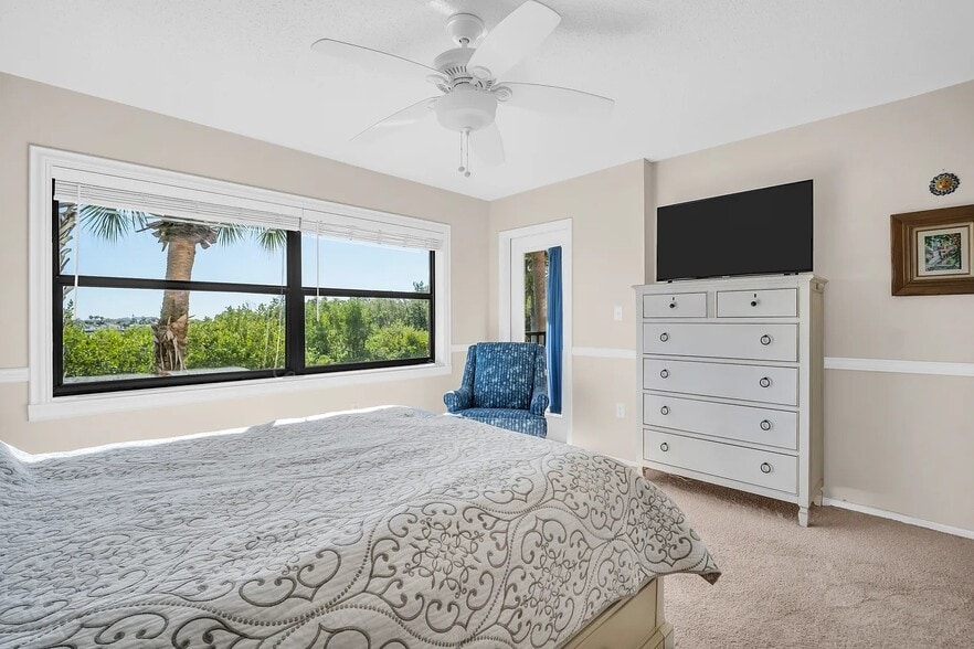 Living Room - 1332 Pasadena Ave S