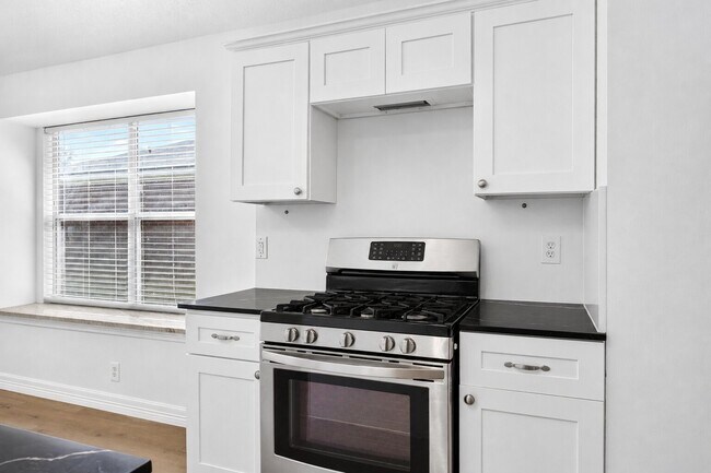 Building Photo - 15307 Flemington Ave