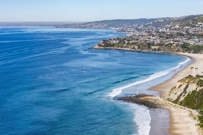 Building Photo - Ocean Views – Beachside Living