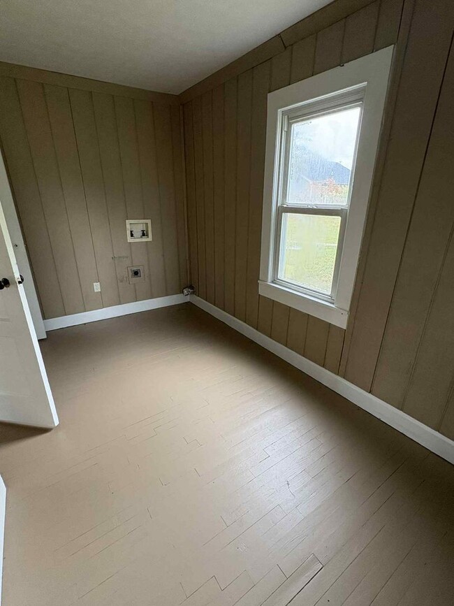Building Photo - Small Home!