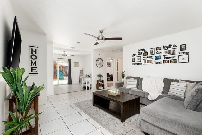 Building Photo - 51905 Avenida Velasco