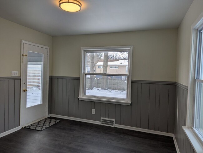 Building Photo - 1266 Magnolia Ave