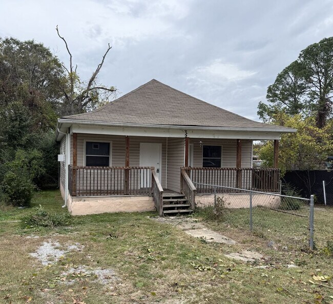 Primary Photo - 3113 Curtis St