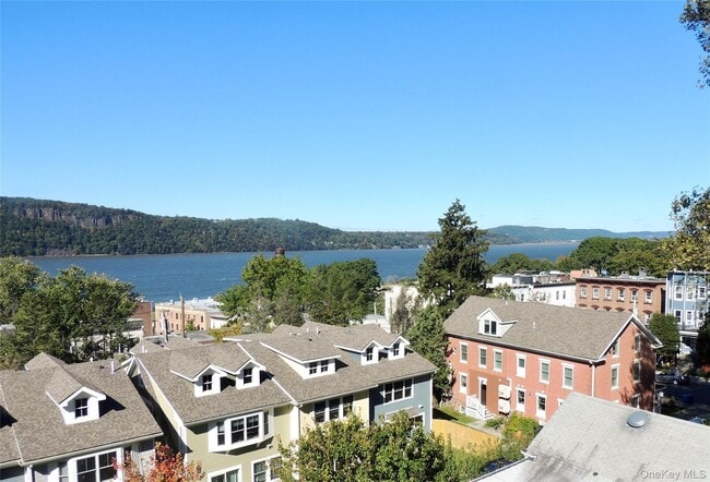 Building Photo - 15 William St