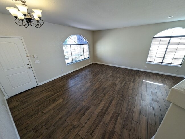 Building Photo - 731 Rising Star Dr