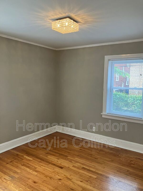 Building Photo - 7030 Dartmouth Ave