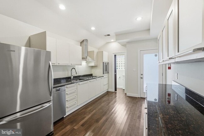 Building Photo - 1515 Independence Ave SW