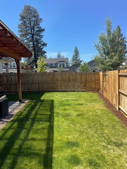Yard - 616 N Willitts St