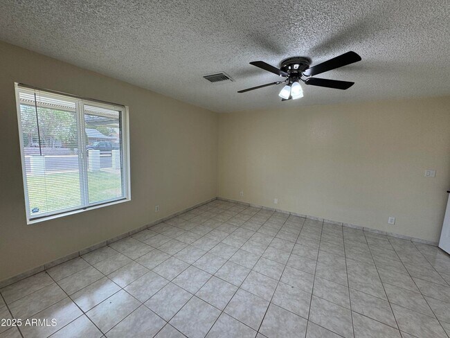Building Photo - 5502 W Frier Dr