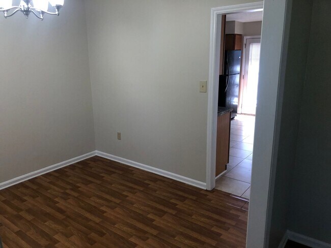 Building Photo - Wonderfully updated 3 bedroom 2 bath ranch...