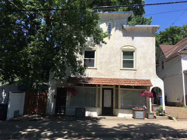 Building Photo - 1211 23rd Ave NE