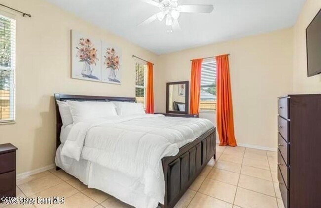 Building Photo - 463 Eldron Blvd NE