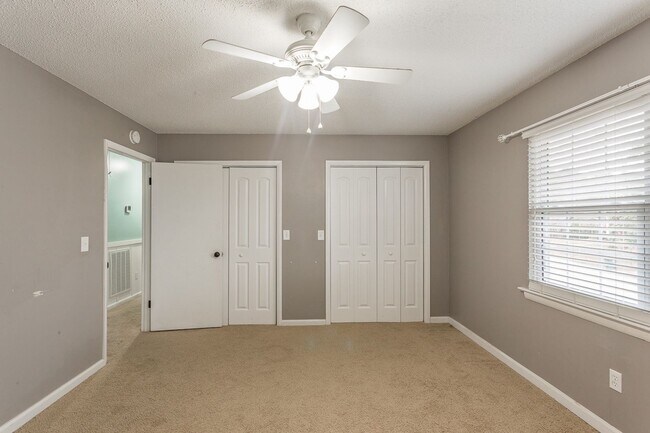 Building Photo - 4 Bedroom Rental in East Brainerd!