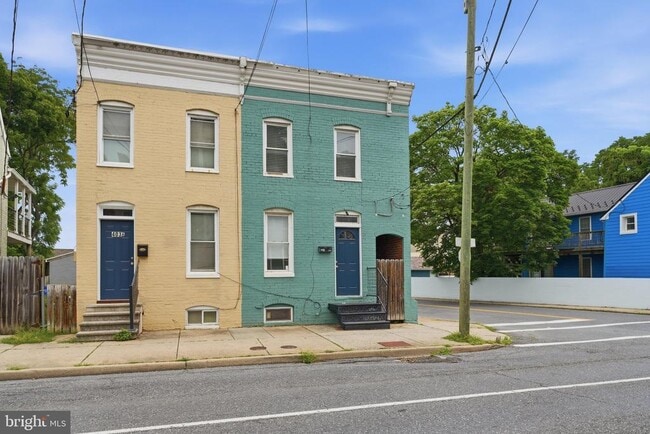 Building Photo - 403 W South St