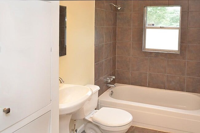 Building Photo - 1179 Oak Grove Ave