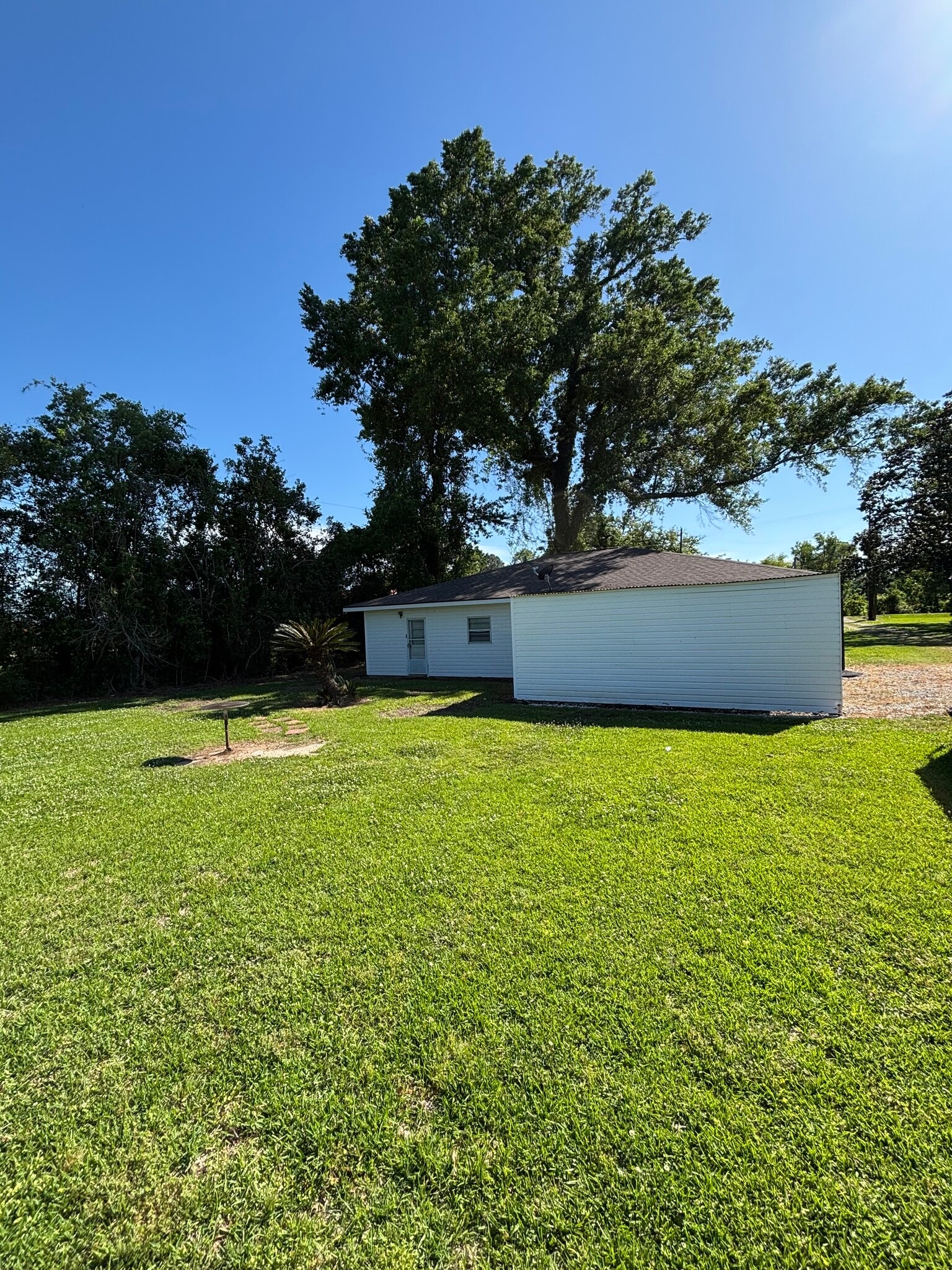 Building Photo - 17415 Sidney rd