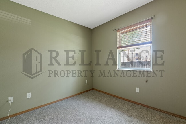 Building Photo - 5915 E Pembrook Cir