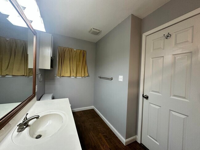 Building Photo - 4600 Wren Wood Dr