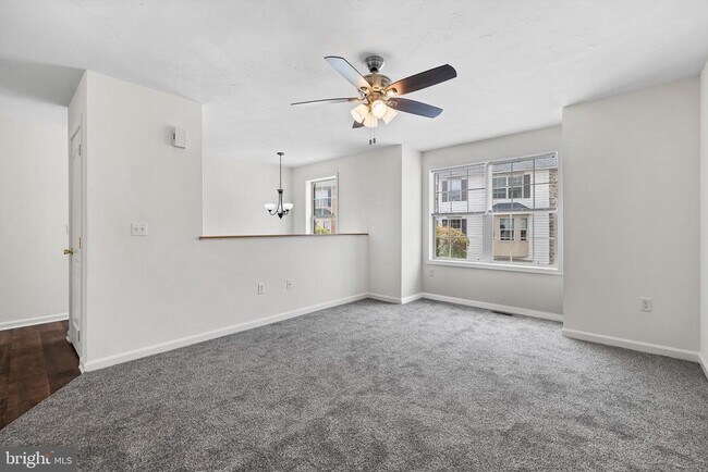 Building Photo - 8 Shady Tree Ct