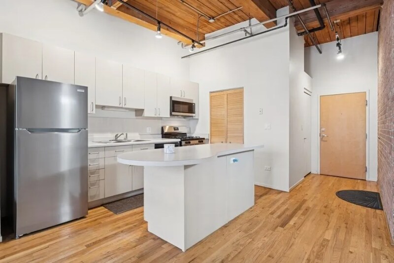 Building Photo - 420 S Clinton St